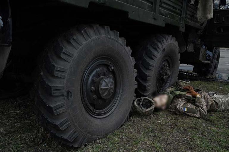 Ukrayna kamuflajı altından Rus askeri çıktı