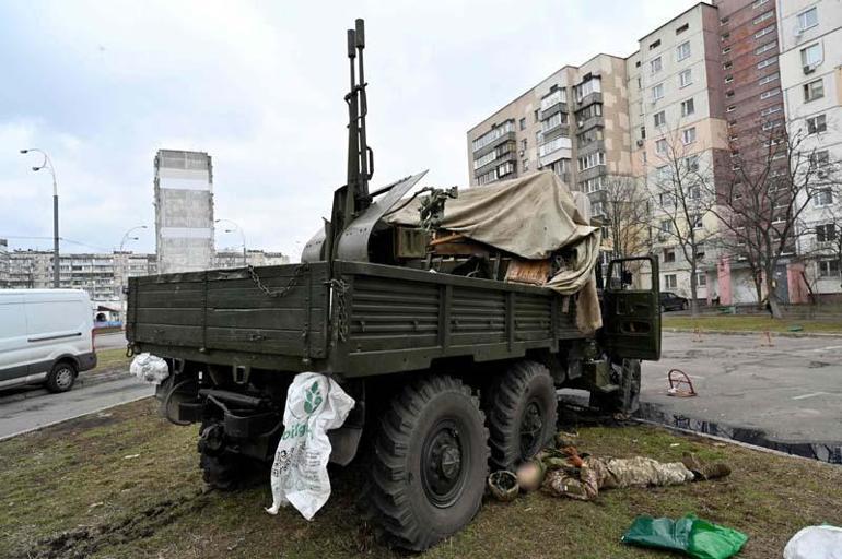 Ukrayna kamuflajı altından Rus askeri çıktı