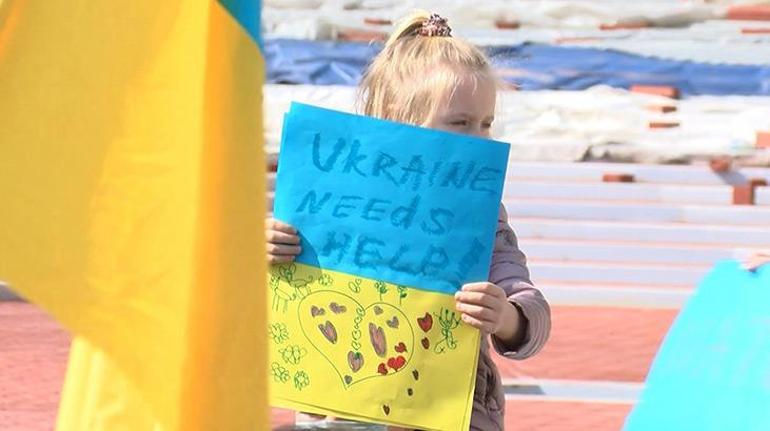 Beyazıt Meydanında Ukraynalılardan Rusya protestosu
