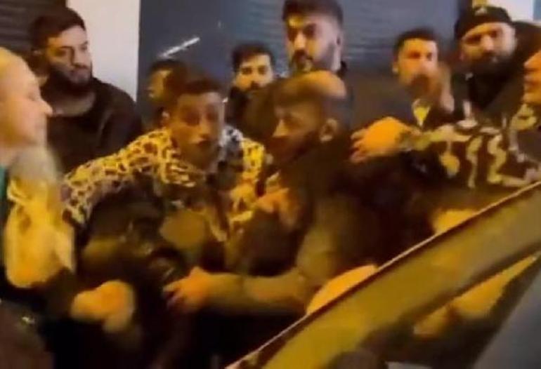 İstanbulda kadınların saç saça kavgası Kimse ayıramadı