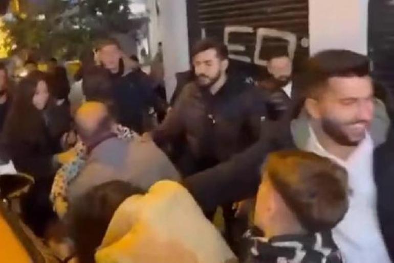 İstanbulda kadınların saç saça kavgası Kimse ayıramadı