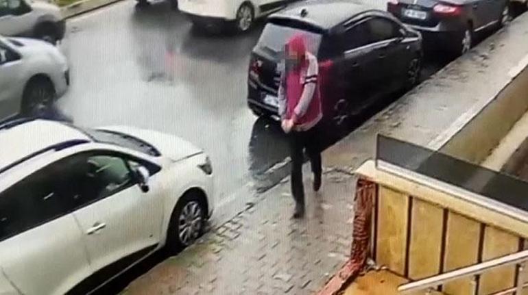 Camide abdest alan kişinin para dolu çantasını çaldı