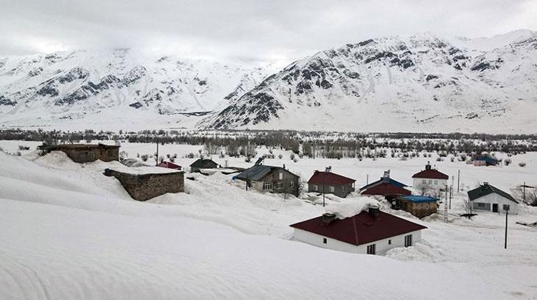 Tuncelide iki mevsim arası 80 kilometre Bir taraf bahar bir taraf kış