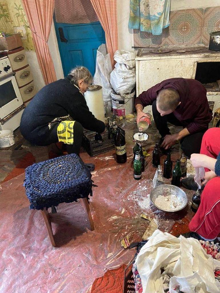 Büyükannesiyle evin bodrumunda molotof kokteyli yapıyor