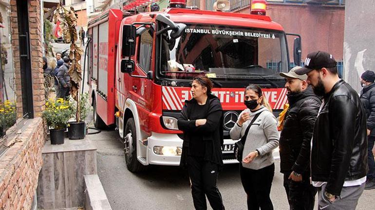 Beyoğlunda apart otelde yangın paniği Müşteriler sokağa döküldü