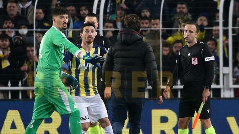 Fenerbahçe taraftarından Zorbay Küçüke saldırı girişimi Kadıköyde VAR damgası