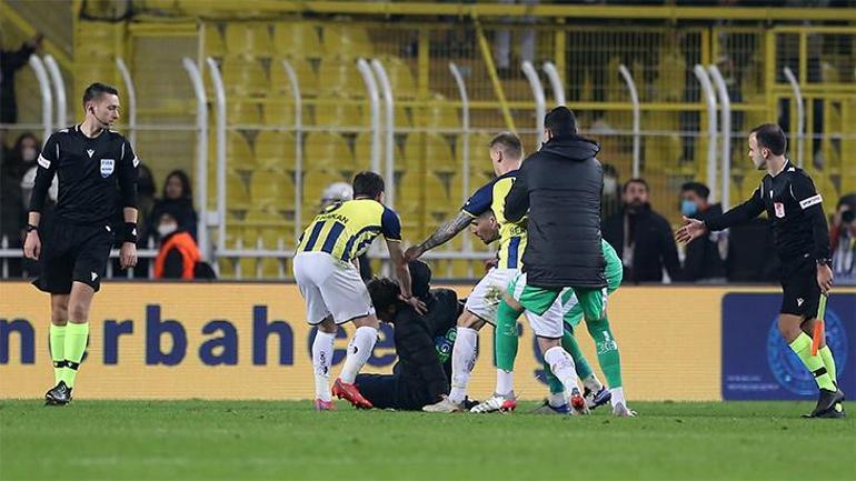 Fenerbahçe taraftarından Zorbay Küçüke saldırı girişimi Kadıköyde VAR damgası
