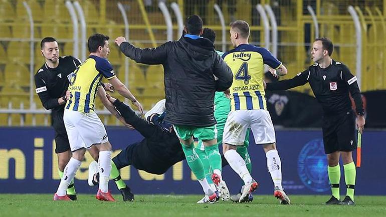 Fenerbahçe taraftarından Zorbay Küçüke saldırı girişimi Kadıköyde VAR damgası