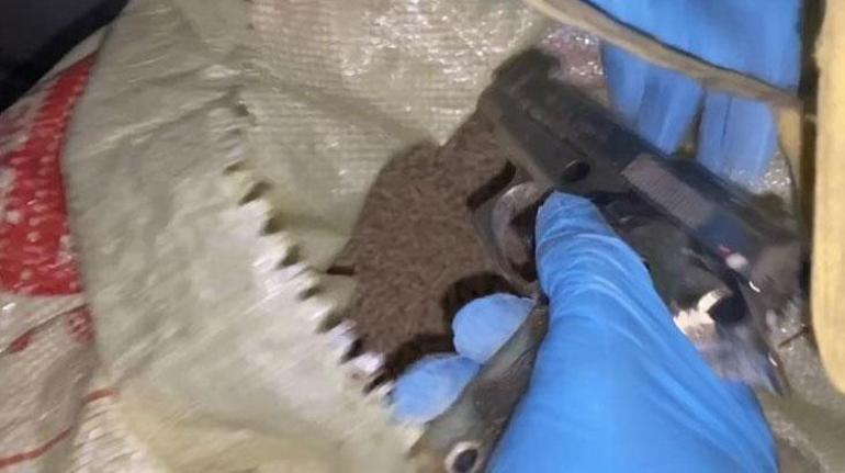 İstanbul’da nefes kesen operasyon Gitardan esrar, yem çuvalından silah çıktı