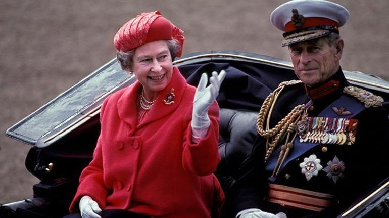 Kraliçe II. Elizabeth Buckingham Sarayından neden ayrıldı