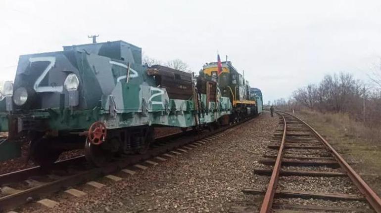 Rusyanın zırhlı treni Ukraynada görüntülendi