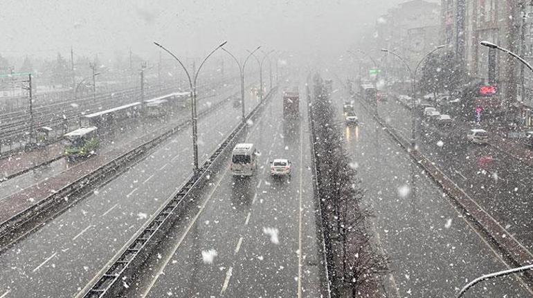 İzmit’te yoğun kar yağışı Tipi, görüş mesafesini azalttı