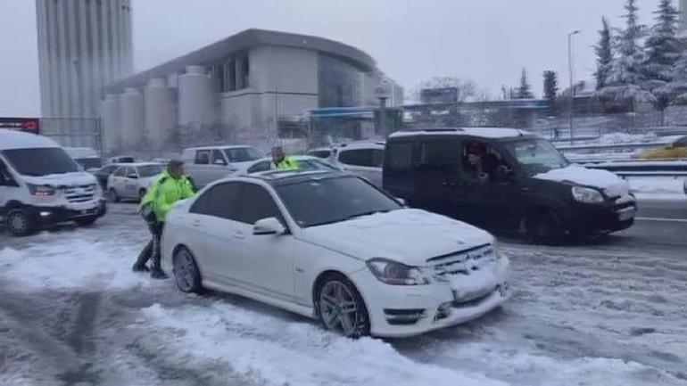 İstanbulda sürücüler ve yayaların zor anları