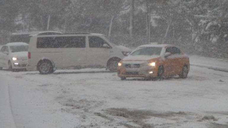 İstanbulu kar fırtınası vurdu Trafik kilitlendi