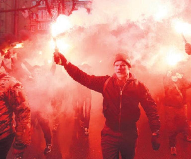 Ukrayna’nın savunucuları mı Neo-Nazi futbol holiganları mı Tartışmaların odağında