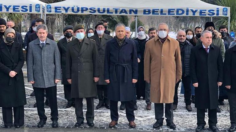 Mehmet Akif Ersoy kabri başında anıldı - Son Dakika Haberler Milliyet