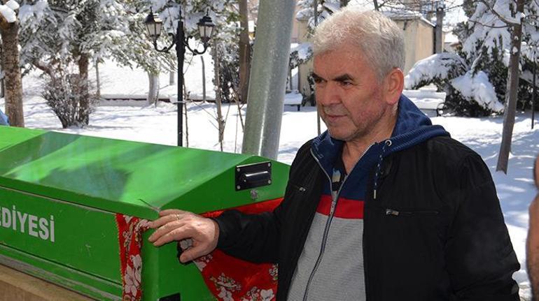 Bıçaklanarak öldürülen Asya doğum gününde toprağa verildi