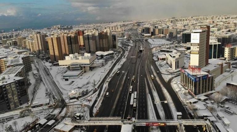 İstanbul’da bu sabah Vatandaşlar kar tedbirlerine uydu, yollar boş kaldı