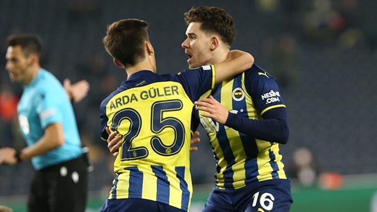 Galatasaraydan bomba transfer hamlesi Fenerbahçeli yıldızı istedi, bedavaya...