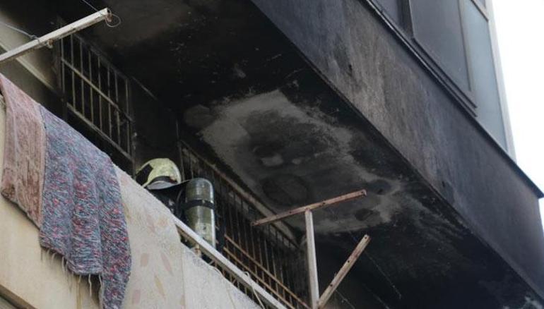 Adana’da 4 katlı binada yangın
