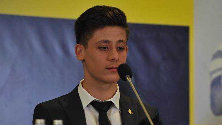 Son dakika haberi: Fenerbahçe imza töreninde duygusal anlar Gözyaşlarına hakim olamadı