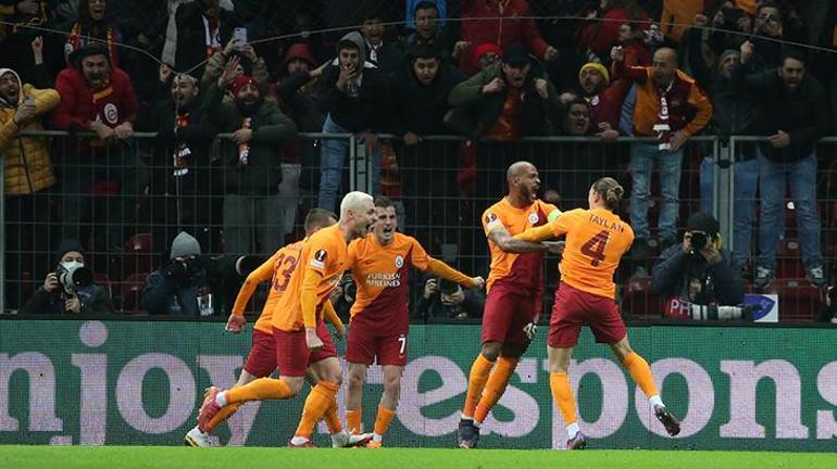 Son dakika haberi: Galatasarayda Marcao sevinçten çıldırdı Bayrağı kırdı
