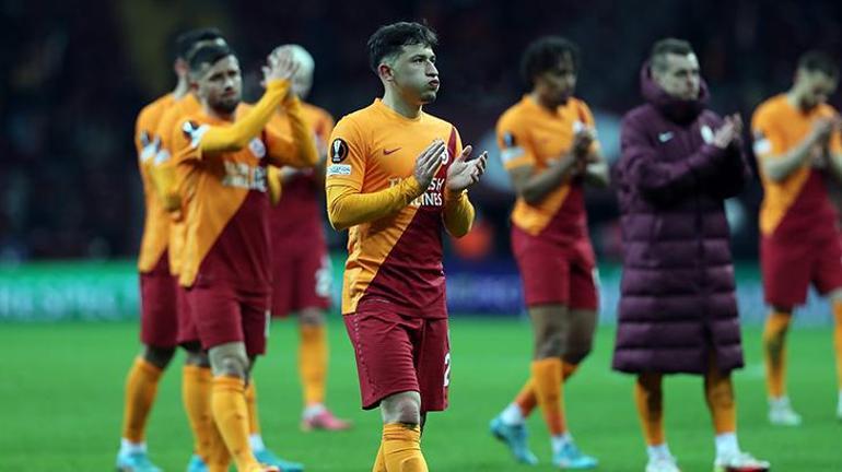 Son dakika haberi: Galatasarayın yıldızları sevindirdi Vitrini iyi değerlendirdiler