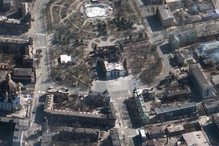 Ukraynada sivillerin sığındığı merkezdi Uydu görüntüleri tahribatı ortaya çıkardı