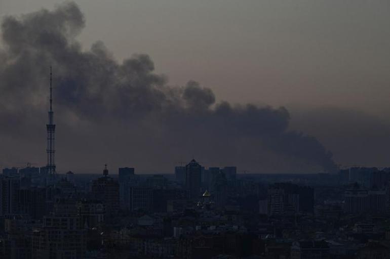 Son dakika: Rusya - Ukrayna savaşında sıcak gelişme Ruslar füzelerle saldırıya geçti, Kievde patlamalar yaşanıyor...