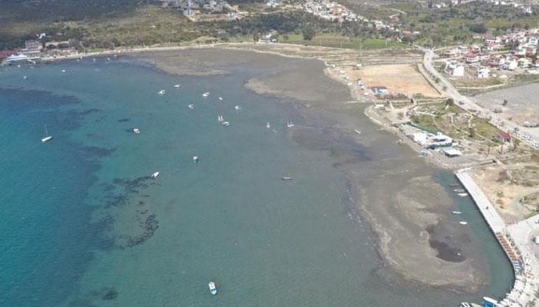 İzmir Seferihisarda tedirgin eden görüntü Deniz 30 metre çekildi