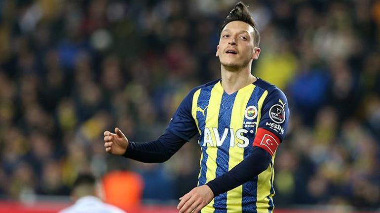 Fenerbahçe - Konyaspor maçını spor yazarları yorumladı Zavallı adam, itfaiyeci gibi, nereye yetişsin