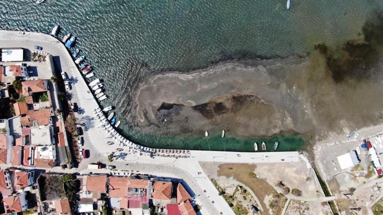 İzmir’de korkutan görüntü: Çekilen deniz havadan görüntülendi