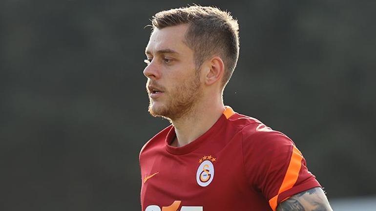 Canlı yayında golcü transferini açıkladı: Galatasaray görüşmelere başladı Fenerbahçeden de bir isim gündemde