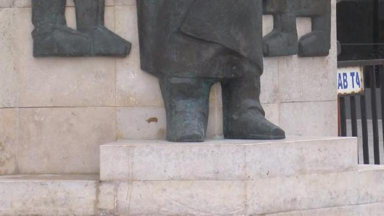 Bağcılar Meydanındaki Atatürk Anıtında benzerlik tartışması