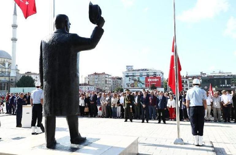 Bağcılar Meydanındaki Atatürk Anıtında benzerlik tartışması