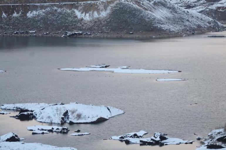 Adıyamanda donan yüzen adalar, hareket etmeye başladı