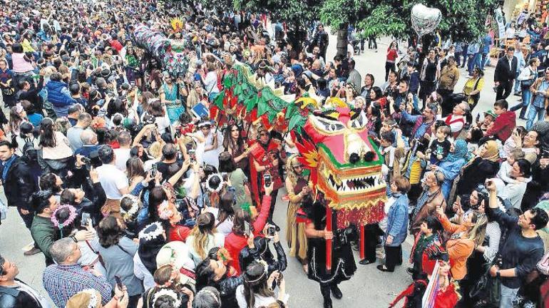 Adana festival kenti olmalıdır