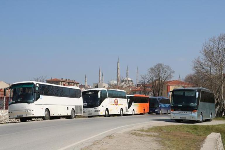 Türkiyenin sınırında devasa kuyruk: Bulgarlar akın etti