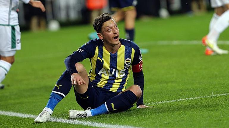 Fenerbahçede son dakika Ozan Tufan ve Mesut Özil kadro dışı kalmışlardı ama...