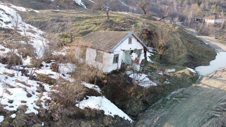 Yağmur yağınca evlerini terk ediyorlar: Psikolojimiz bozuldu