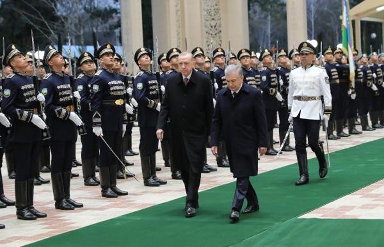 Cumhurbaşkanı Erdoğan Özbekistan’da resmi törenle karşılandı