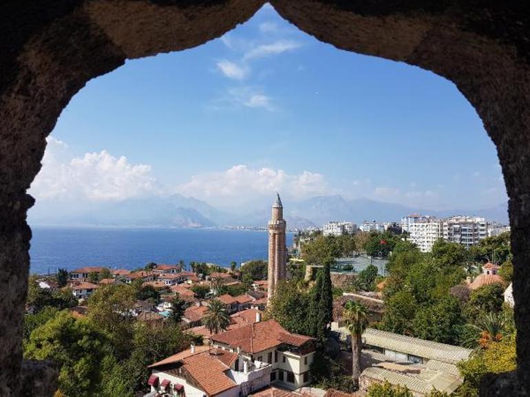 Antalyanın simgesi için çalışma Saat Kulesi özüne dönüyor