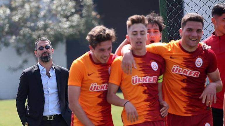 Son dakika haberi: Galatasarayda Arda Turan sürprizi Takım elbiseyle izledi