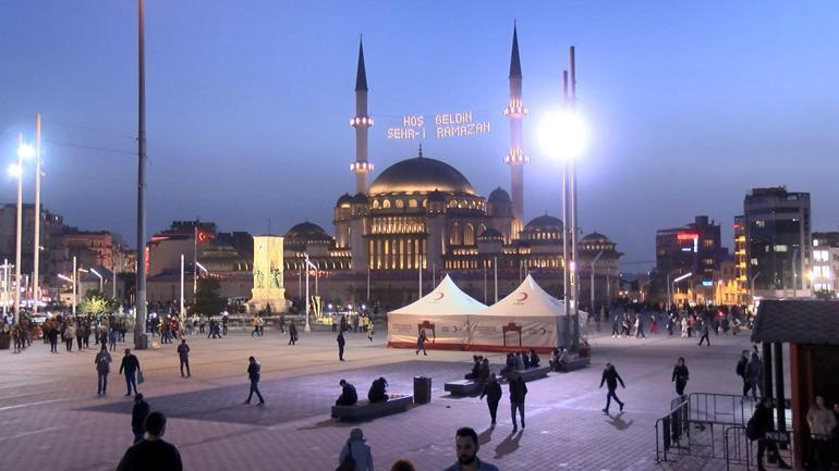 Ayasofya Camiinde 88 yıl sonra ilk teravih namazı