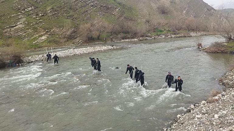 Çaya düşüp kaybolan asteğmenden acı haber