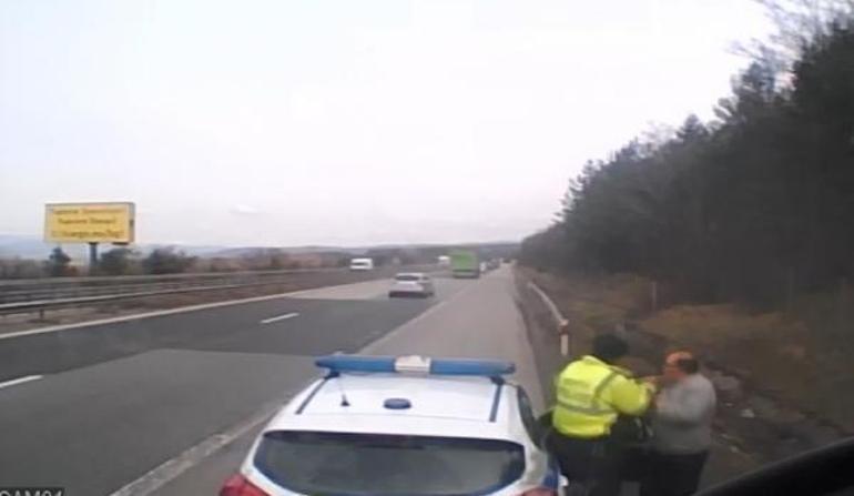 Bulgar polisinden Türk şoföre tokat Komşu çorba veriyor musun, vermiyor musun