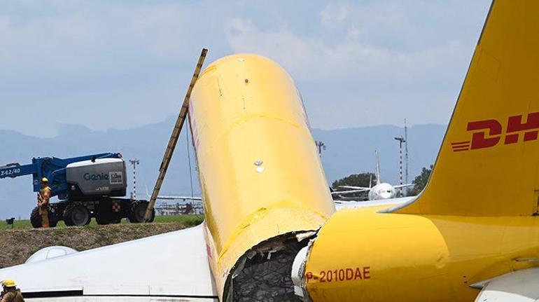 Kosta Rikada acil iniş yapan kargo uçağı ikiye bölündü