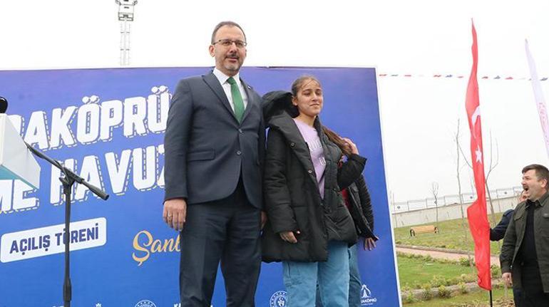 Bakan Kasapoğlu, Merve Akpınar ile Şanlıurfada buluştu