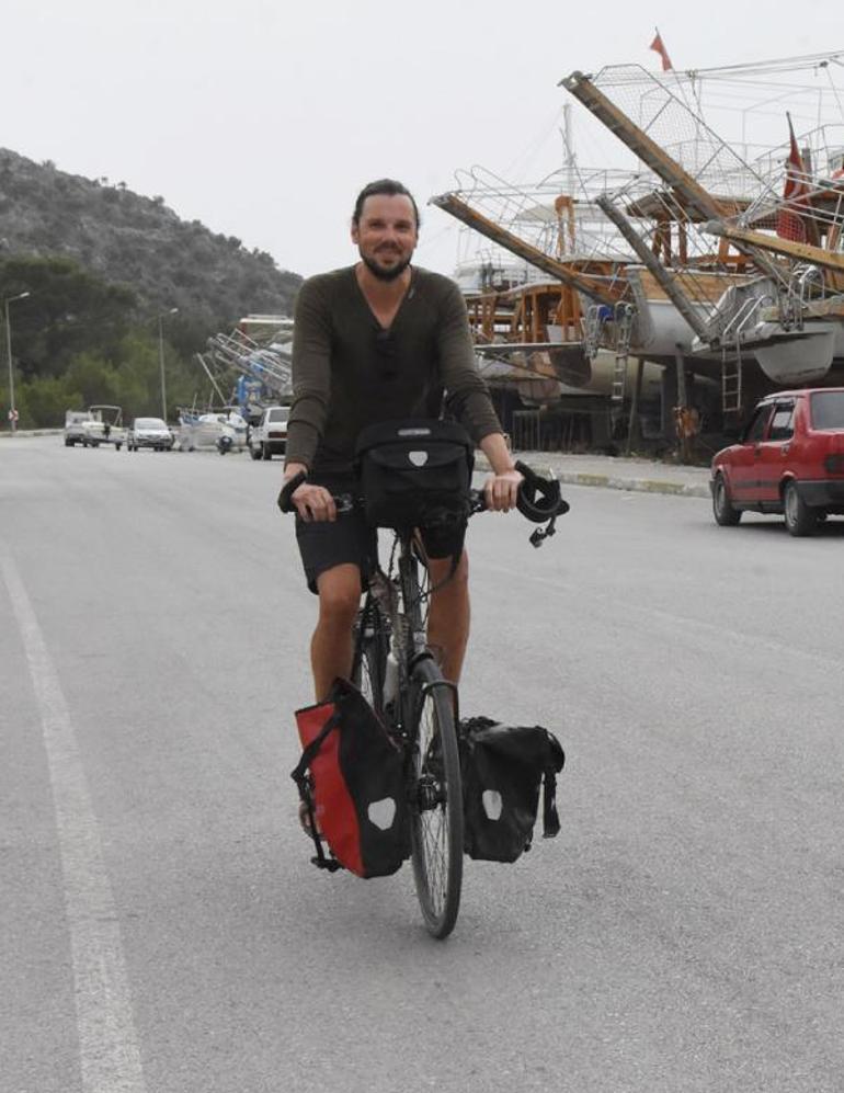 Alman mühendis, bisikletle 11 ülke gezip Türkiyeye geldi
