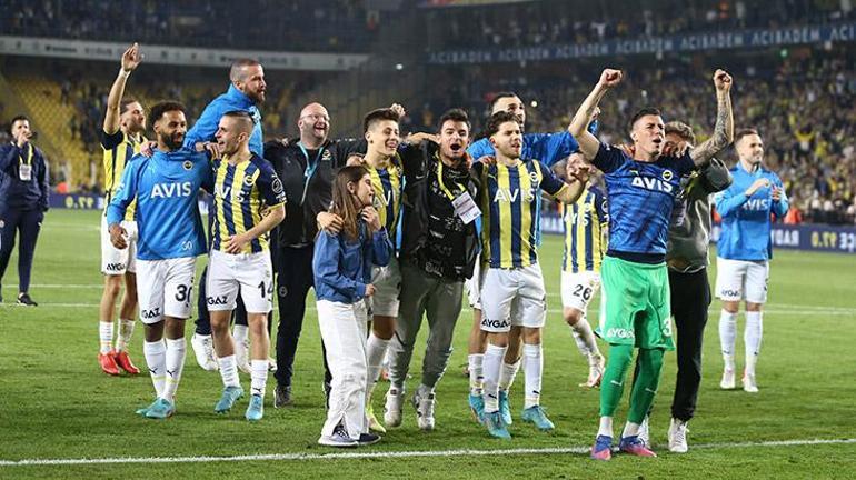 Spor yazarları Fenerbahçe-Galatasaray derbisini değerlendirdi: İsmail Kartala nasıl veda edilecek Pes Dün Terim olsaydı...